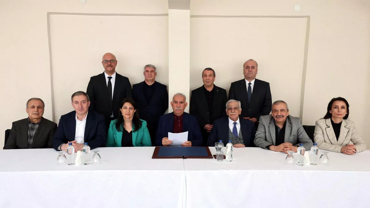DEM Parti heyeti Öcalan’ın mesajını paylaştı |