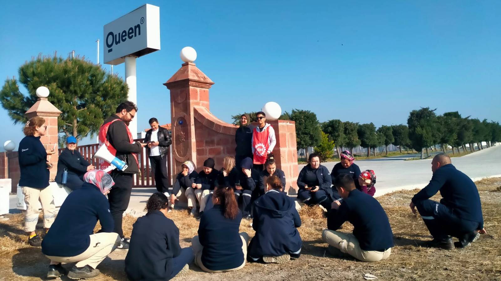 Alt tarafı bir çiçek deme, o çiçekte hakkını arayan bir kadının emeği olabilir!