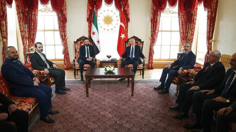 Erdoğan'ın Şara ile görüşmesine bakanlar da katıldı.