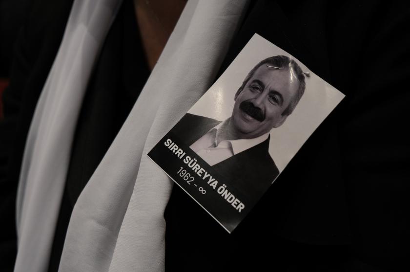 Bir hezârfen, bir çiçek dürbünü