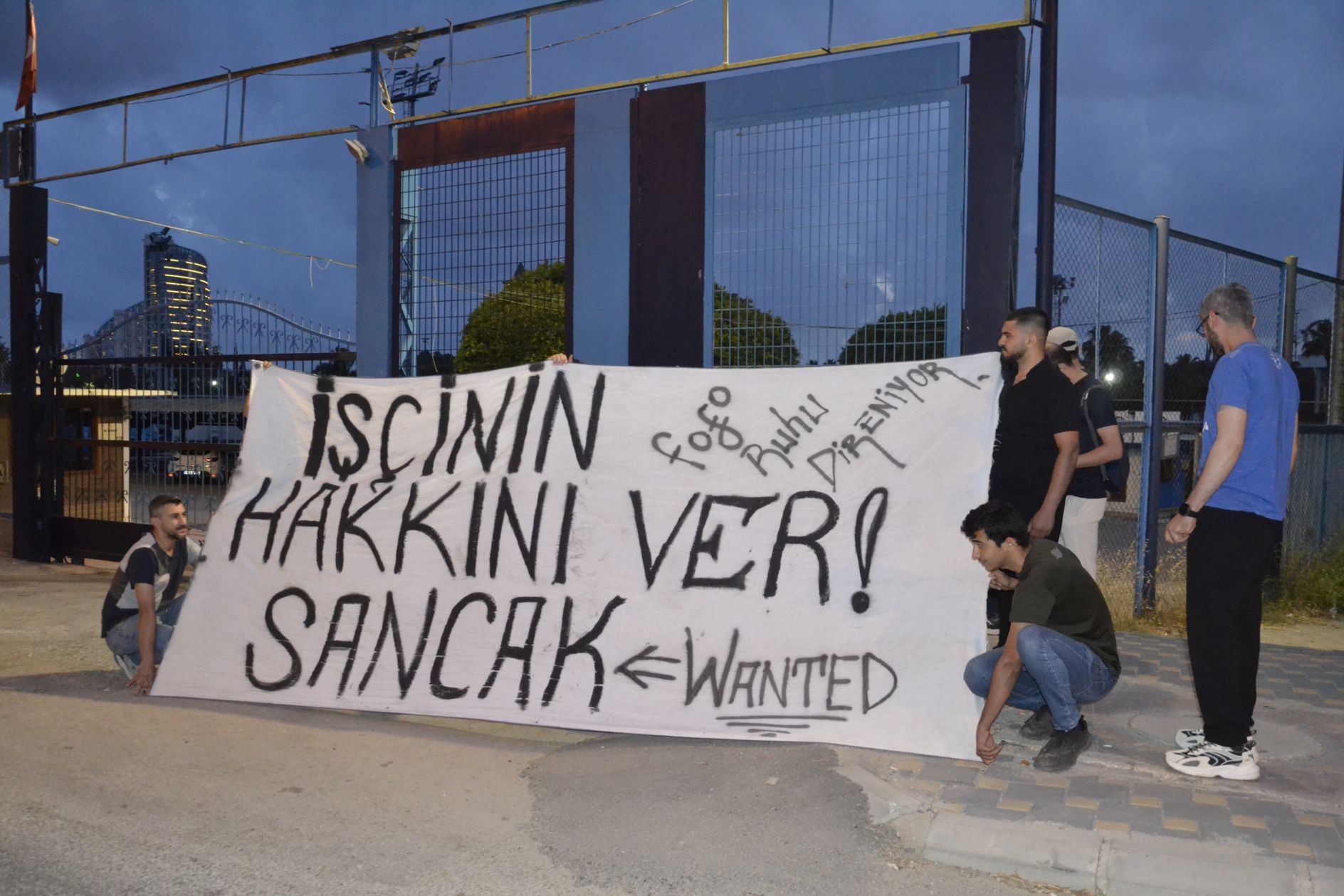Adana Demirspor taraftarlarından eylem |