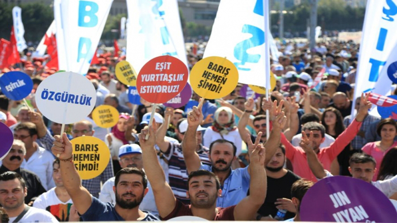 Silahların gölgesinden barış ve demokratikleşmeye