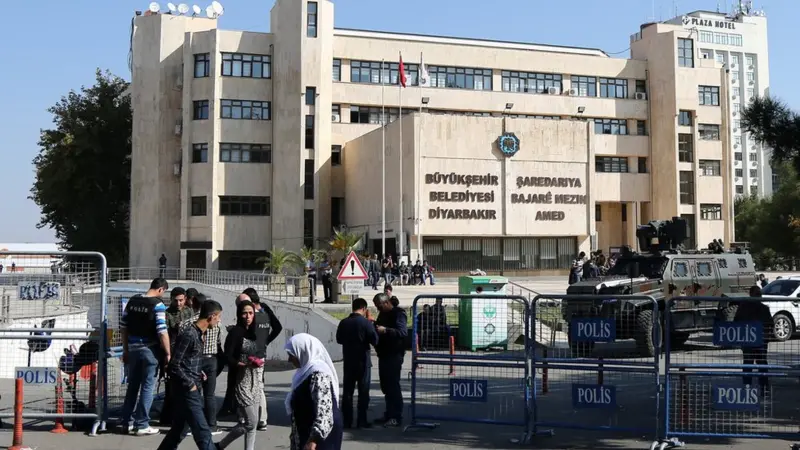 Çok dilli hizmet anlayışını benimseyen Diyarbakır Büyükşehir Belediyesi, Kürtçe metin desteği sunan WhatsApp hattını devreye soktu.