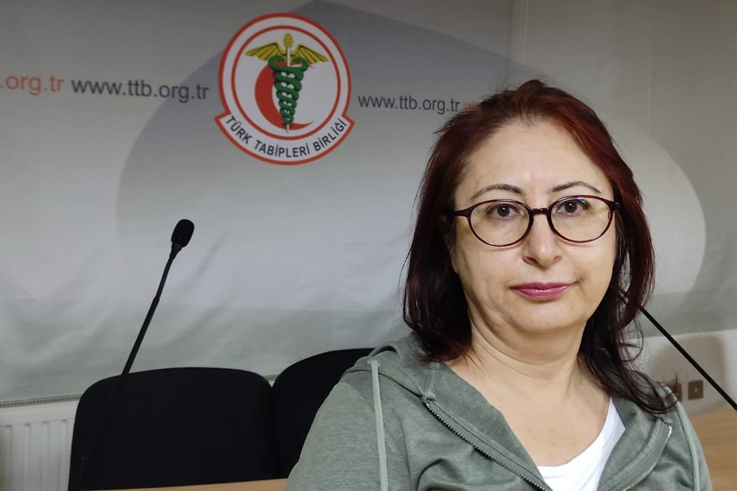 Dr. Ayşe Uğurlu, “Cumhurbaşkanlığına hakaret” suçlamasıyla ihraç edildi.