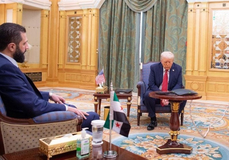 Eski ABD Suriye Özel Temsilcisi James Jeffrey, Colani ile dolaylı olarak çalıştıklarını ve onu Beşar Esad’a karşı koruduklarını açıkladı. Jeffrey, ABD’nin Colani’ye talepler listesi sunduğunu da belirtti.