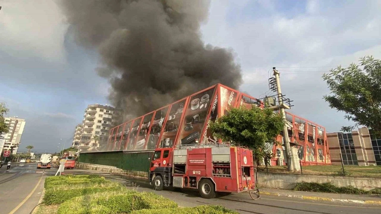 Mersin’de fabrika yangını kontrol altına alındı l