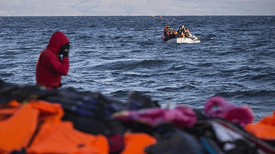 Manş Denizi’nde göçmen teknesi battı: