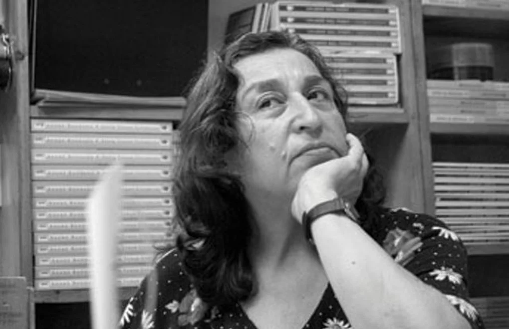 Sennur Sezer’e saygı l