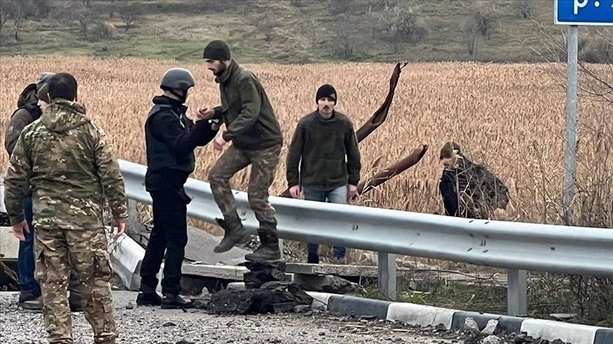 Taraflar karşılıklı olarak esir askerleri bırakacak |