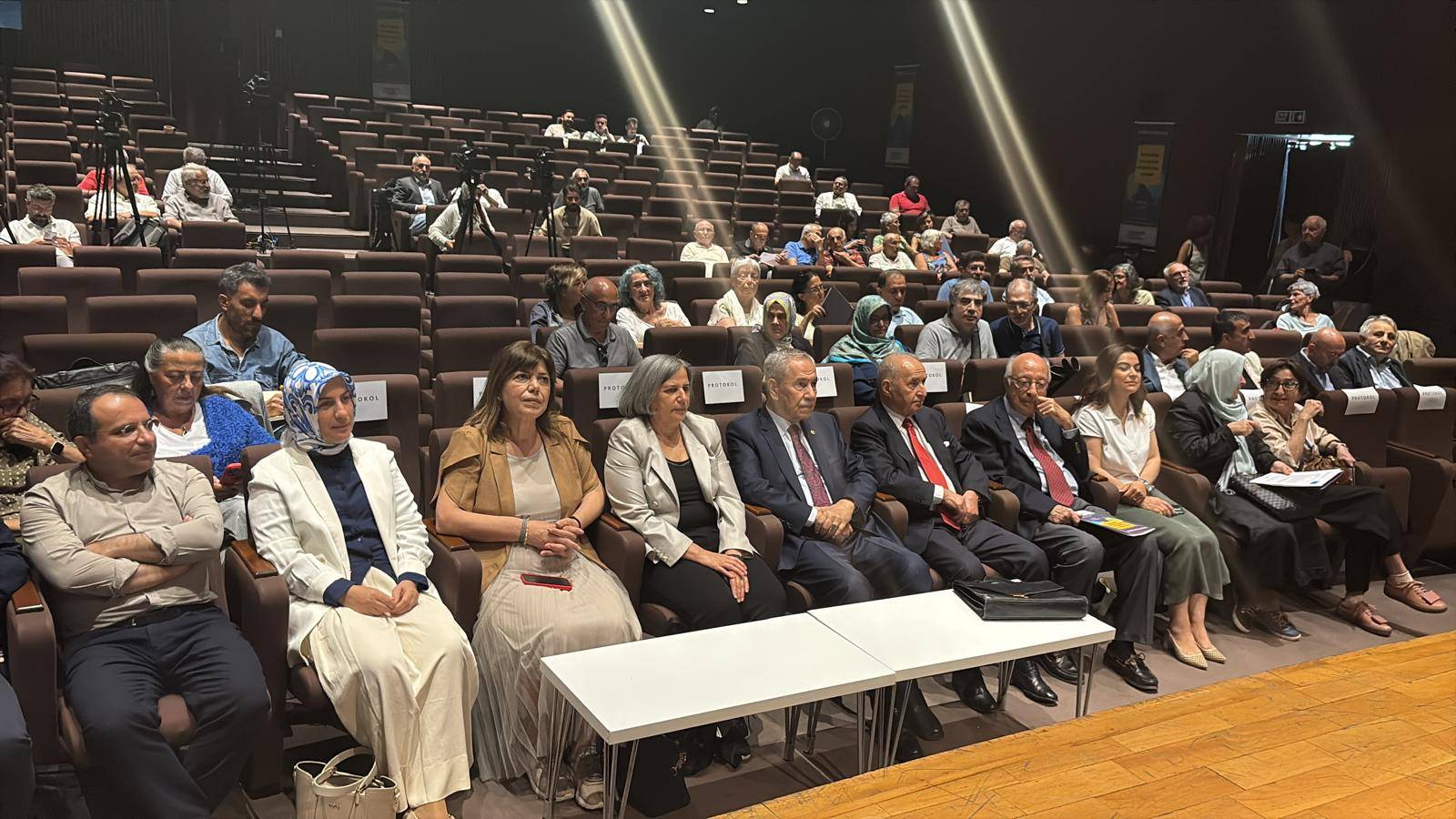 Barışın Yolunu Açmak Konferansı’ndan notlar: CHP sürecin garantörü olabilir mi?