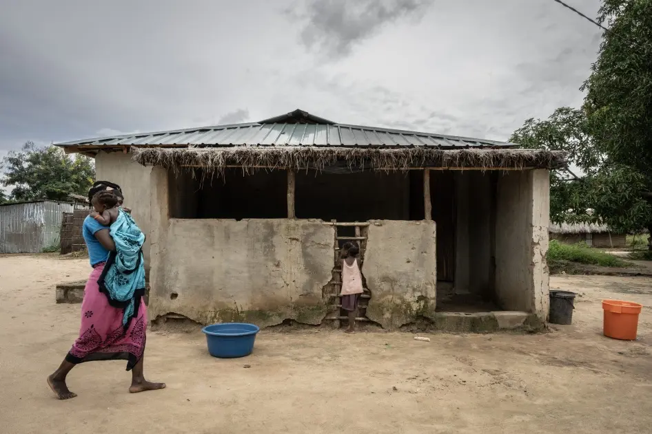Mozambik’te IŞİD bağlantılı el-Şebab’ın kaçırdığı 120 çocuk zorla çalıştırılıyor ya da savaşçı yapılıyor. İnsan Hakları İzleme Örgütü, çocukların bulunması ve yeni kaçırmaların önlenmesi için hükümete çağrı yaptı.