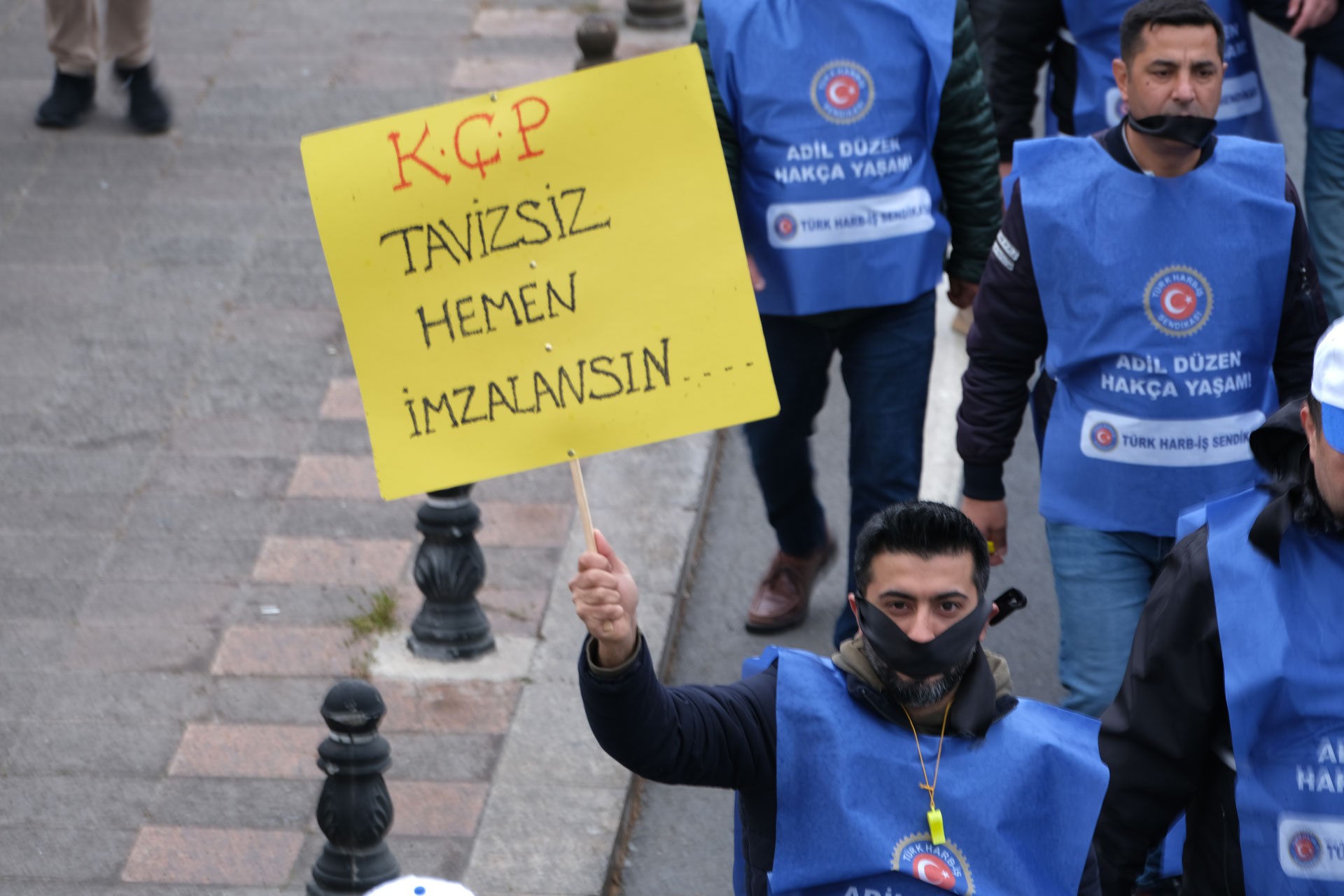 Bayram sonrasına kaldı |