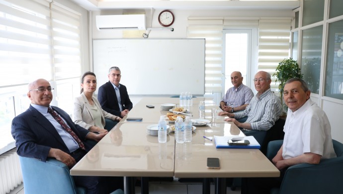 DEM Parti heyetleri, Demokratik Kitle Örgütleri'ni zayaret ederek barış süreci ve yaşanan gelişmeler konusunda bilgilendirmede bulundu, onların önerilerini aldı.