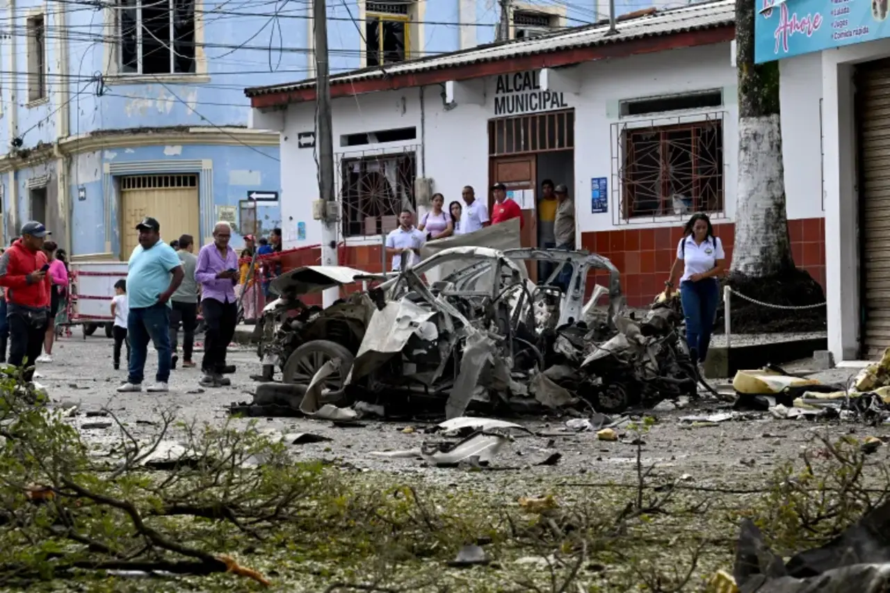 Kolombiya’nın güneybatısındaki Cali ve çevresindeki kasabalarda düzenlenen 19 bombalı ve silahlı saldırıda 7 kişi hayatını kaybetti, en az 50 kişi yaralandı.