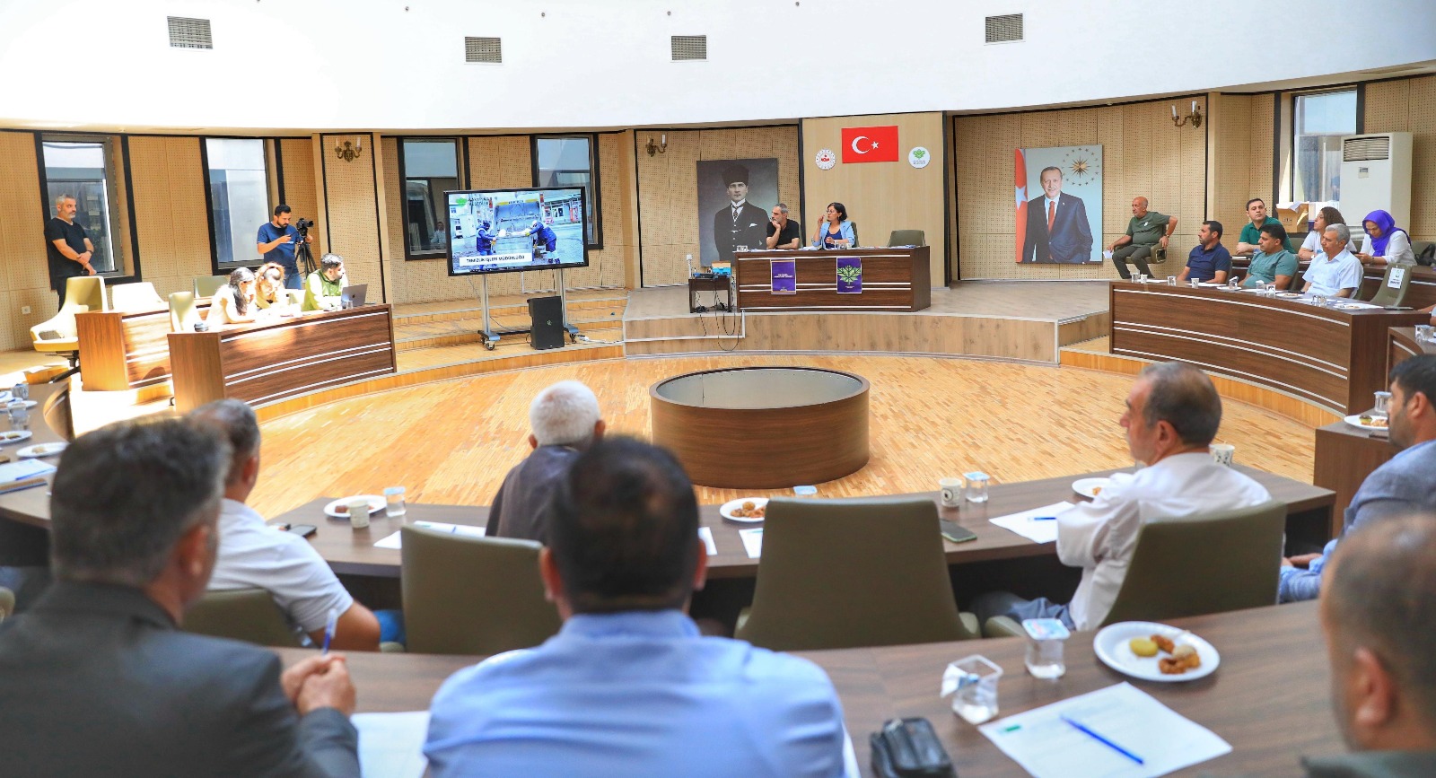 Eş başkanlar Kayapınar’da muhtarlarla buluştu |