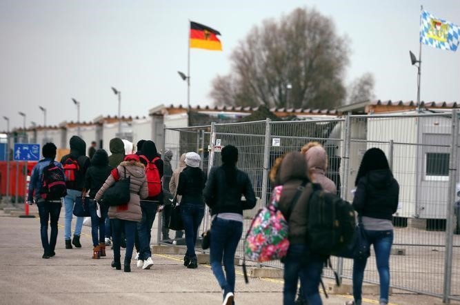 "Güvenli" ülke sınıflandırmalarında muhalefetin etkisini azaltacak bir düzenleme hazırlayan Alman hükümeti, yeni hamleyle sınır dışıları hem kolaylaştırma hem de hızlandırma hedefinde.