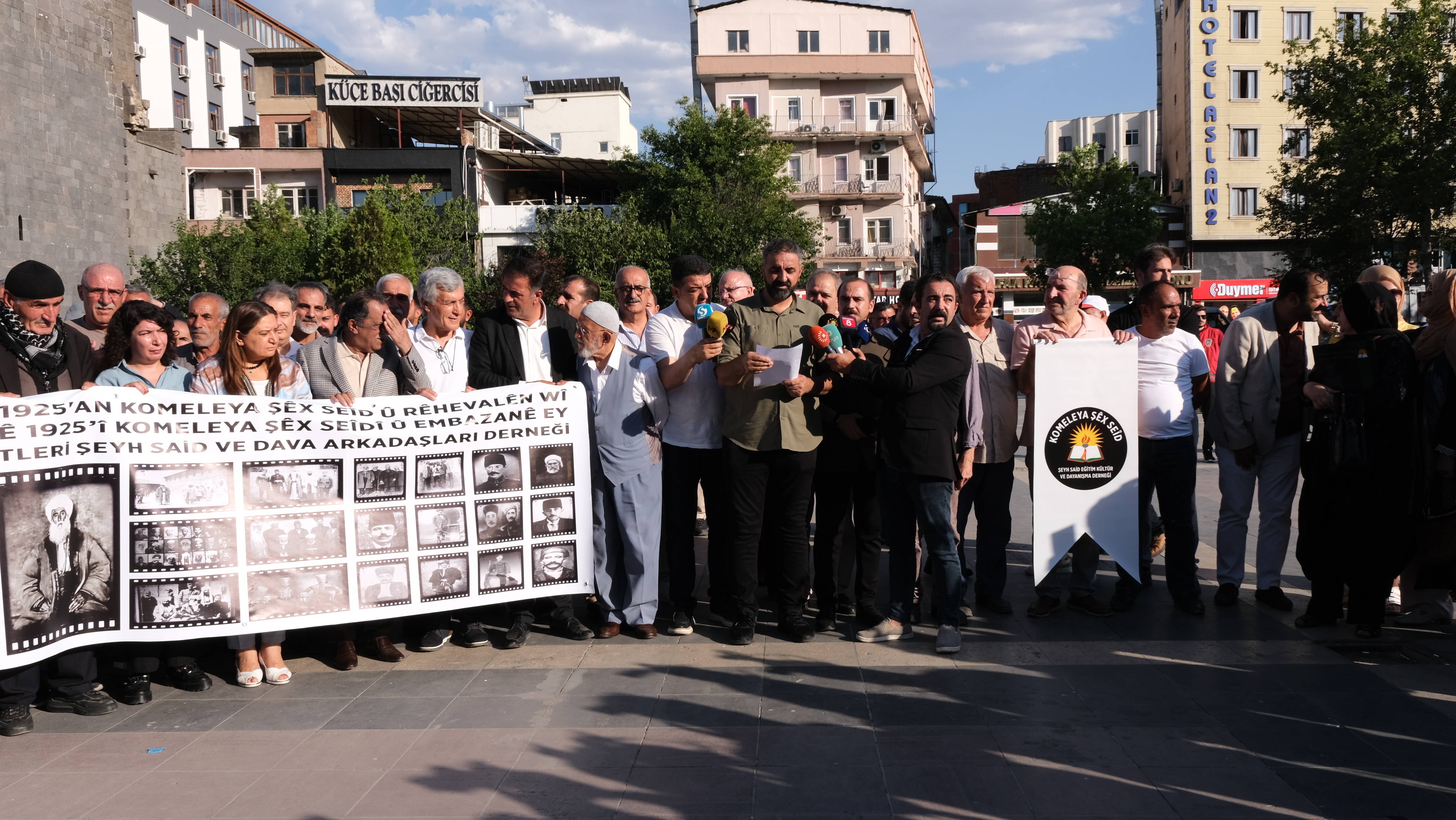 Şeyh Said ve arkadaşları, idam edildikleri Dağkapı Meydanı’nda anıldı. Anmada mezar yerlerinin açıklanması ve toplumsal barış için adım atılması çağrısı yapıldı.