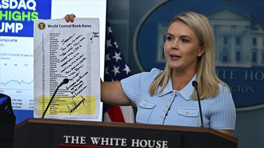 ABD Başkanı Donald Trump, Suriye'ye yönelik yaptırımları öngören 2004 tarihli bir bildirgeyi iptal eden bir emir yayınlayacak.