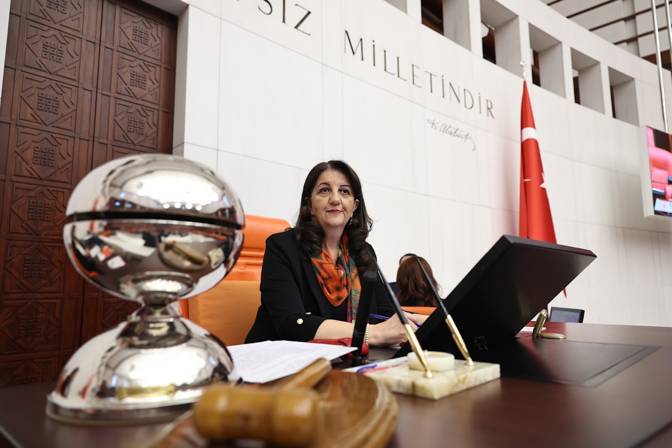 Meclis Başkanvekili olarak ilk kez oturumu yönetti |