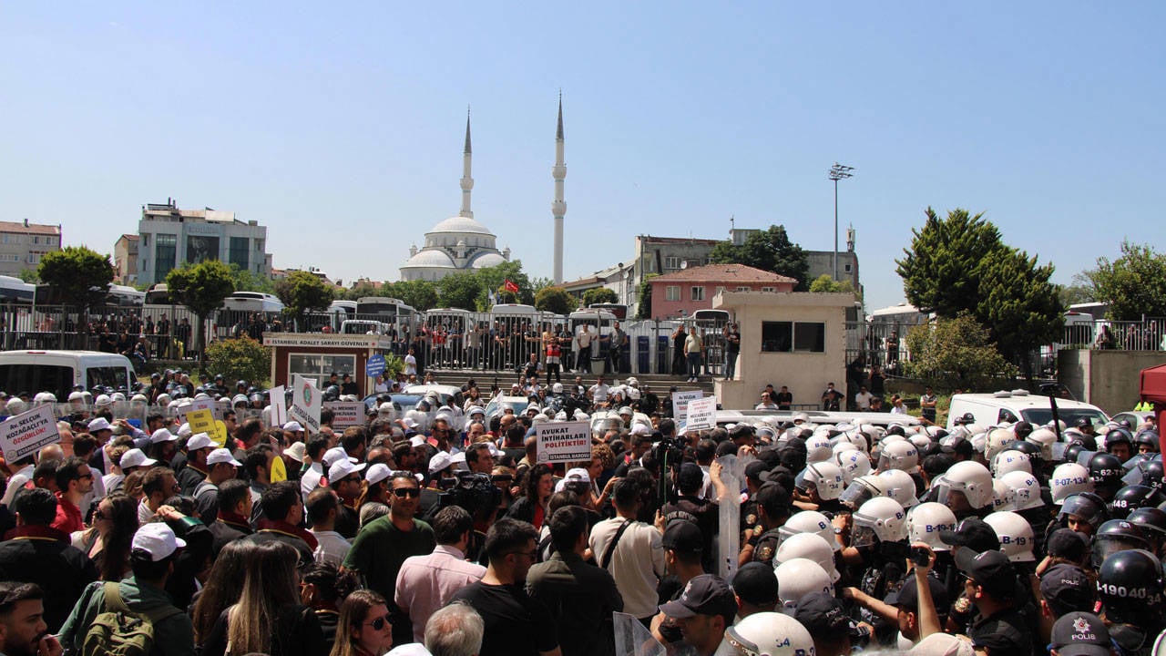 Çağlayan’da avukatların yürüyüşüne engel |