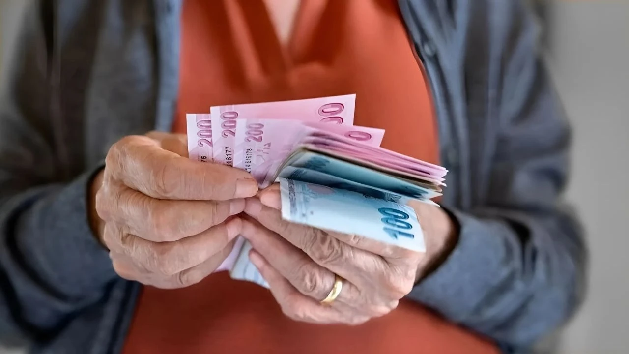 Emekli bayram ikramiyesi 2018’de asgari ücretin yüzde 62’sine denk gelirken 2025’te yüzde 18’e geriledi.