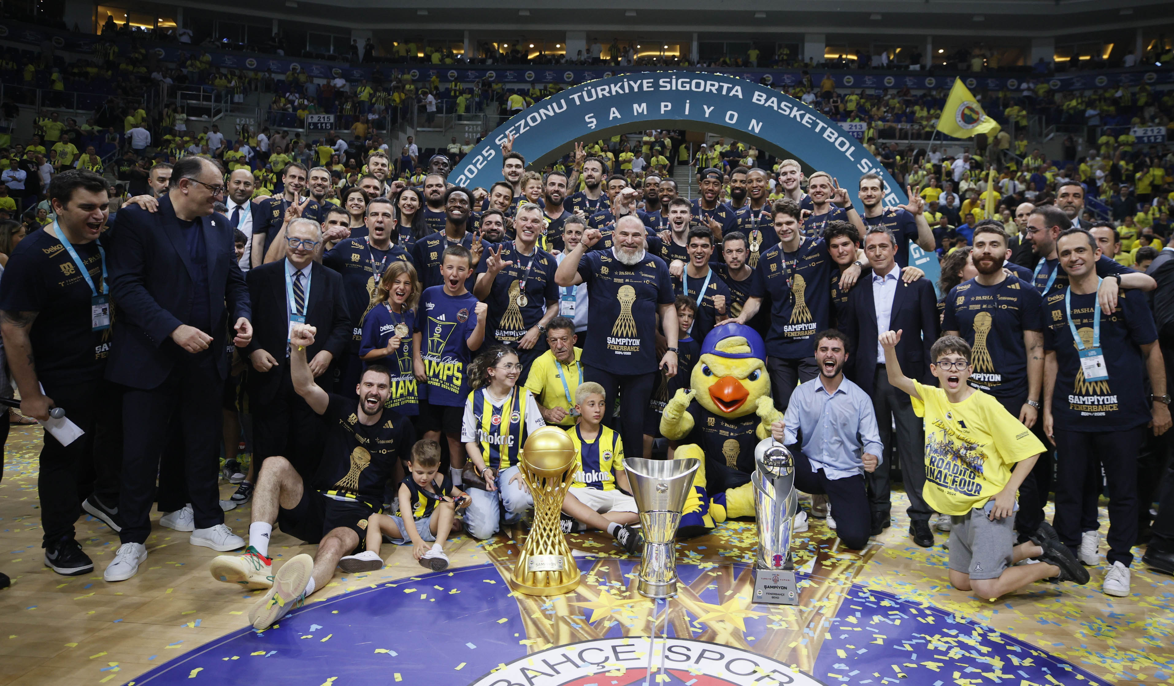 Türkiye Kupası ve THY Avrupa Ligi'nde zafere ulaşmayı başaran Fenerbahçe Beko, Beşiktaş Fibabanka'yı yenerek bir kez daha Basketbol Süper Ligi'nde şampiyon oldu.