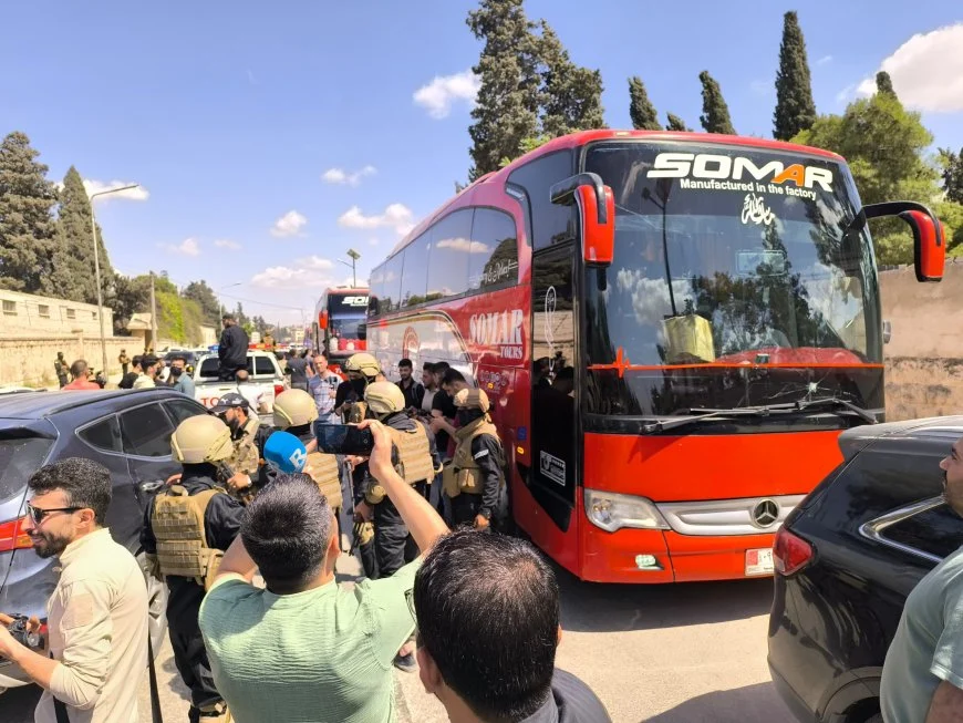 Kuzey ve Doğu Suriye Meclisi ile Şam yönetimi arasında imzalanan anlaşma kapsamında esir takasının ikinci grubu bugün gerçekleşti. Her iki taraftan yüzlerce kişi serbest bırakıldı.