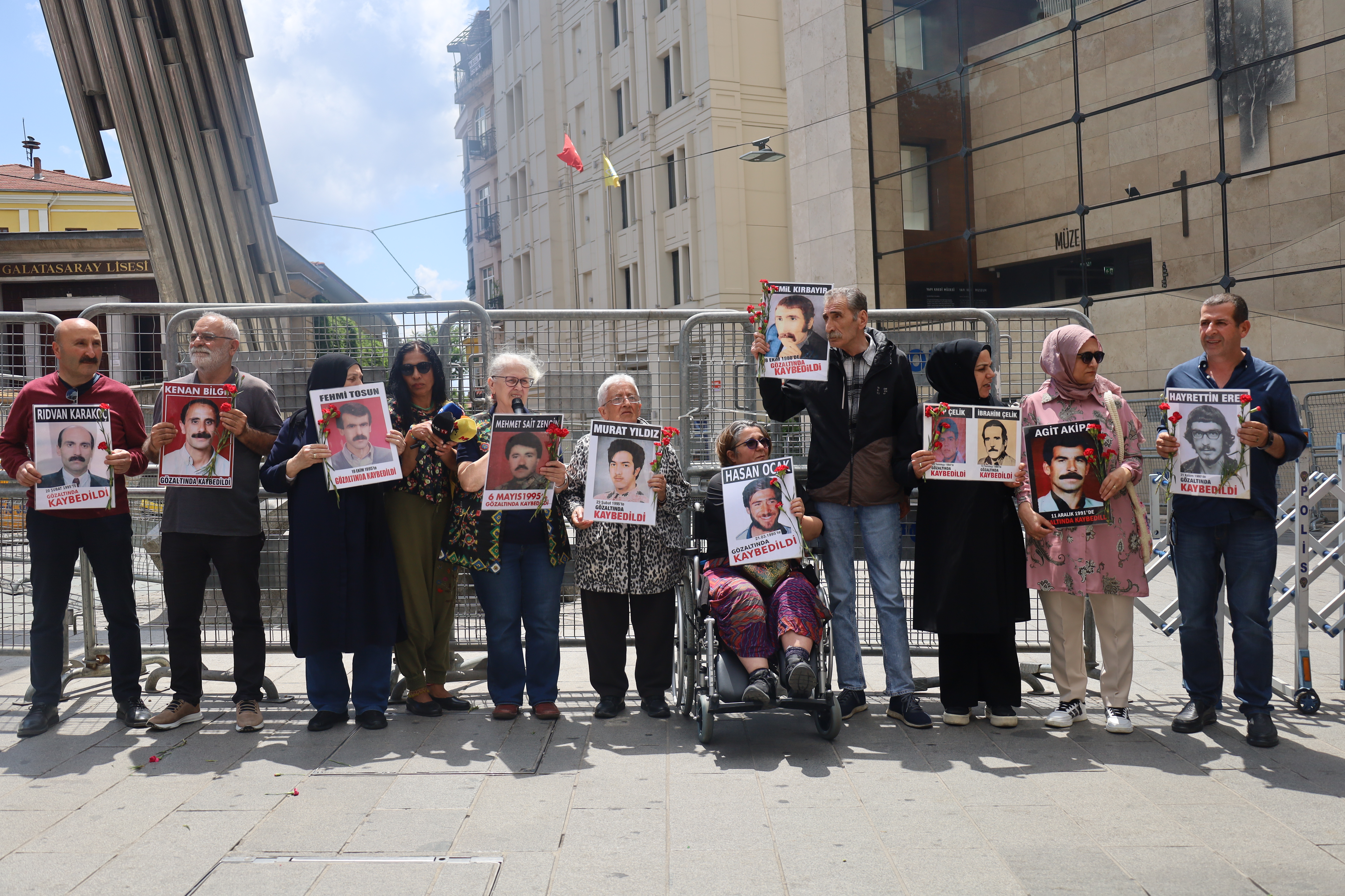 Cumartesi Anneleri eylemlerinin 1054. haftasında "30 yıldır kemiklerimizi arıyoruz. Bizim bayramımız hiç olmadı" diye seslendi.