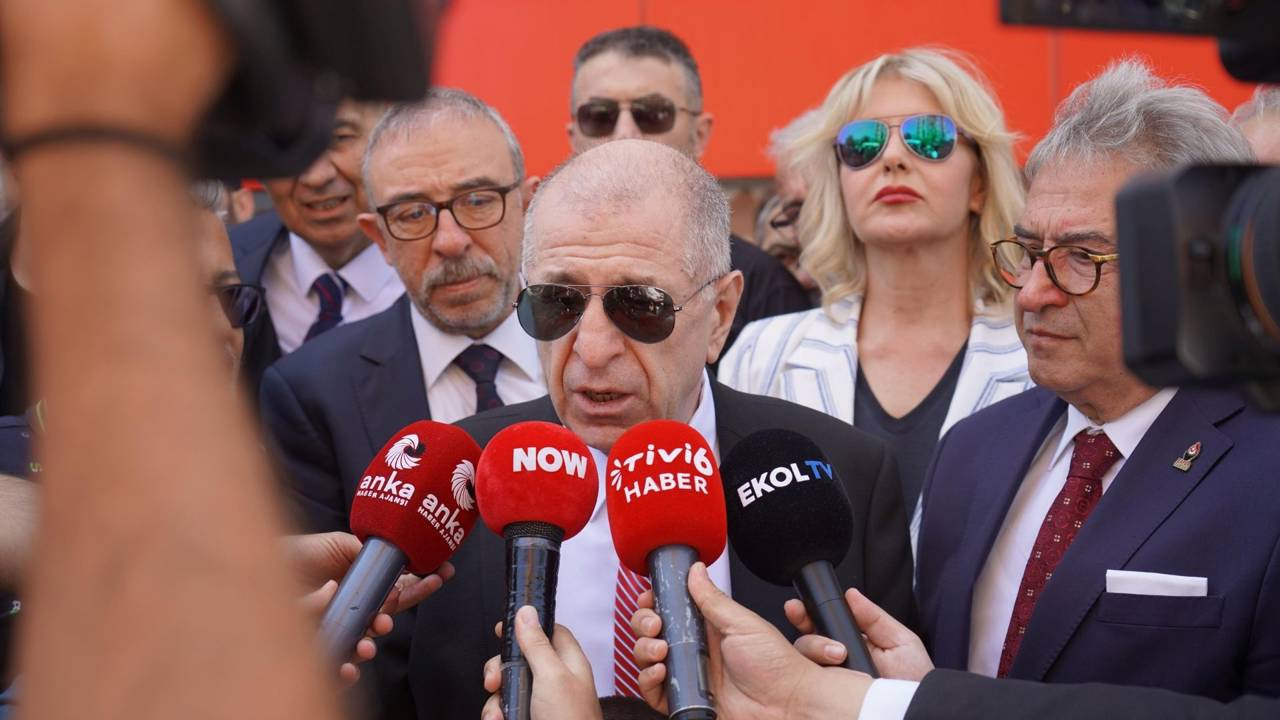 Yeni anayasa tartışmalarının sorulduğu Ümit Özdağ, AYM ve AİHM kararlarının uygulanması çağrısını yaparak, "Mevcut Anayasanın gereklerini yerine getirin ki yeni anayasa talebinin haklılığı ve meşruluğu olsun" dedi.