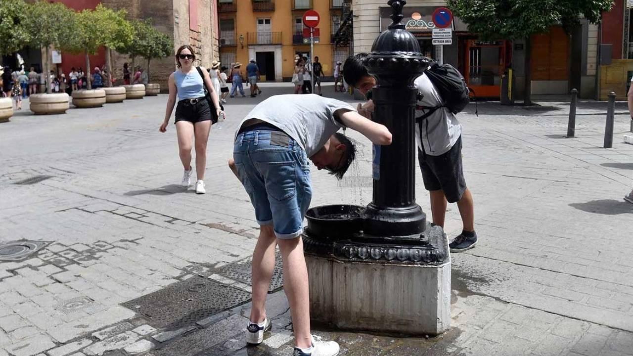 Artan sıcaklıklar nedeniyle İspanya ve İtalya’da gün ortasında çalışmak riskli hale geldi; yeni kısıtlamalar gündemde.