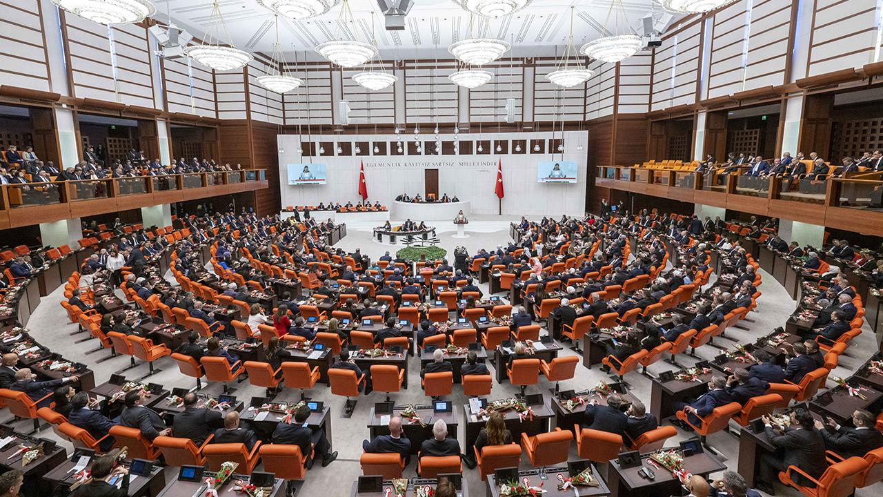 Meclis Komisyonu tartışmaları |