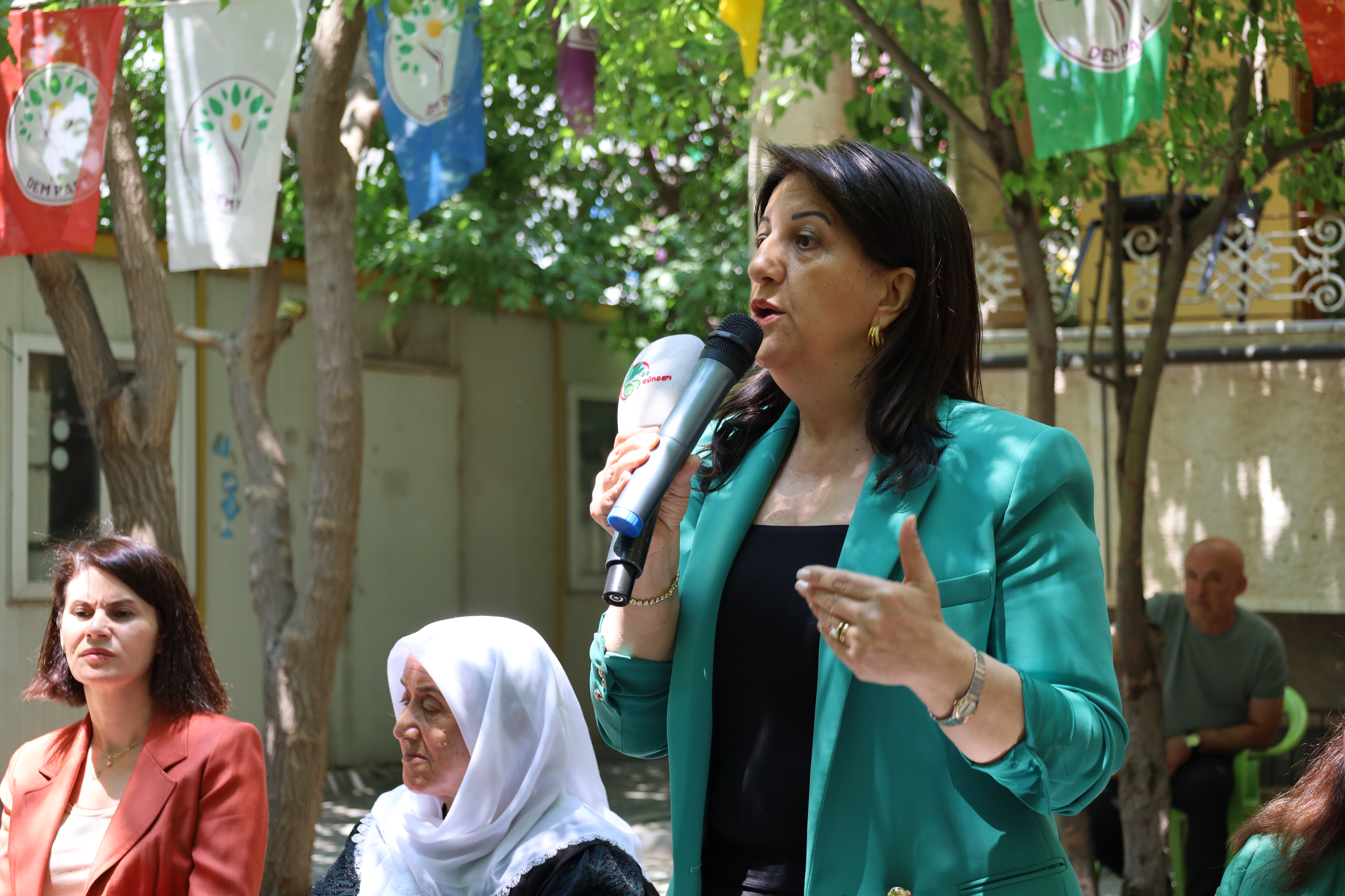 DEM Parti İmralı Heyeti üyesi Buldan, sürece dair konuştu, “İnanıyor ve güveniyoruz. Halkımız müsterih olsun. Onurlu bir barış olmayacaksa bu barış olmaz" dedi.