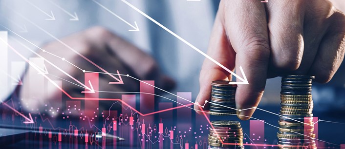 İsviçre’de enflasyon oranı negatif bölgeye düştü. İthal ürünlerin ucuzlamasıyla fiyatlar gerilerken, ülke ekonomisi deflasyon riskiyle karşı karşıya. Negatif faiz uygulamasına geçilip geçilmeyeceği merak ediliyor.