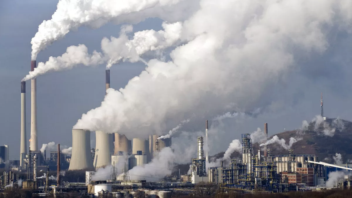 Yaklaşık 30 milyon kişiyi kapsayan yeni bir araştırma, kirli havaya uzun süre maruz kalmanın demans riskini artırdığını ortaya koydu. Özellikle egzoz gazları ve ince partiküller beyin sağlığı üzerinde ciddi tehdit oluşturuyor.