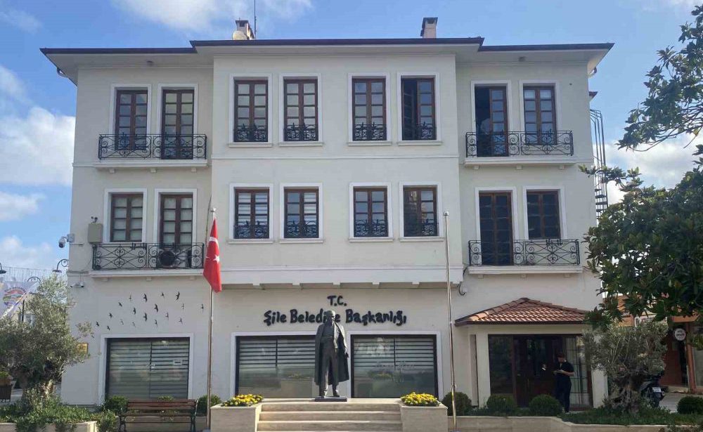 CHP’li belediyelere operasyon |