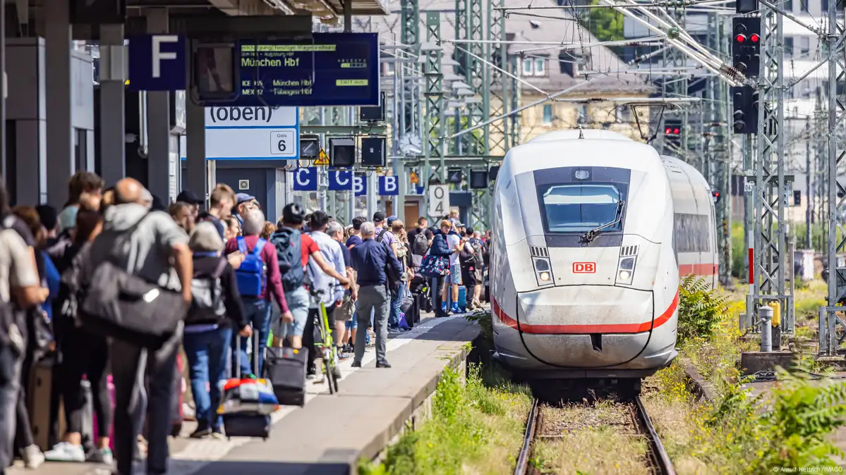 Deutsche Bahn'ın altyapı krizine karşı başlattığı yenileme programı hem bütçeyi aştı hem de demiryolu ulaşımını felç etti.