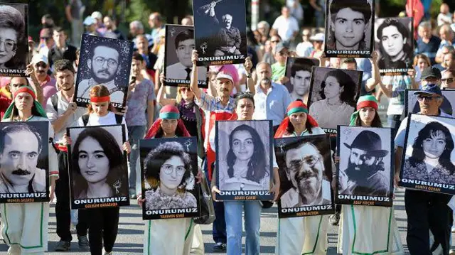 Hicri İzgören 32 yıl önce 2 Temmuz 1993 tarihinde  Sivas’ta  Pir Sultan Abdal Kültür Derneği tarafından düzenlenen organizasyonda aralarında aydın, yazar, sanatçı, şair, yönetmen olan bir çok değerli insanın bulunduğu Madımak oteli, gözünü kan bürümüş bir grup tarafından tekbir sesleri eşliğinde –askerin ve polisin gözü önünde-ateşe verilmiş, 35 insan göz  göre göre alevler içinde bırakılarak […]