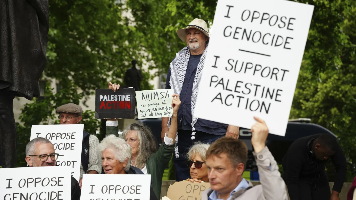 İngiltere’de yasaklı ilan edilen Palestine Action grubuna destek için düzenlenen eylemde en az 20 kişi gözaltına alındı.