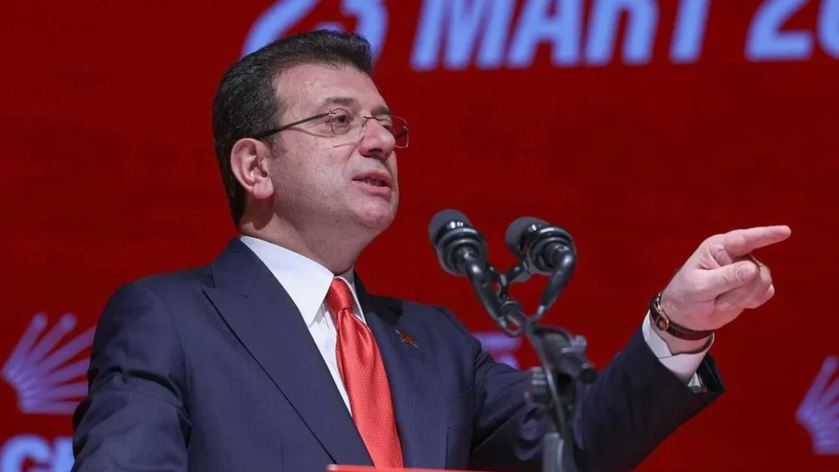 Silivri Cezaevi’nde tutuklu bulunan Ekrem İmamoğlu, son tutuklamalara sert tepki gösterdi. İktidara “zamanınız daralıyor” diyerek seslenen İmamoğlu, “Sandığı ortadan kaldırmak isteyenlerle mücadele edeceğiz” dedi.