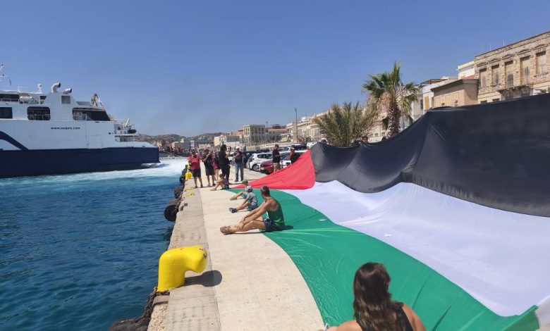 Rodos Belediyesi çalışanları, İsrail gemisinin limana yanaşmasına karşı çağrı yaptı. Gazze’deki saldırılara tepki gösteren benzer bir eylem günler önce Syros’ta gerçekleşmişti.