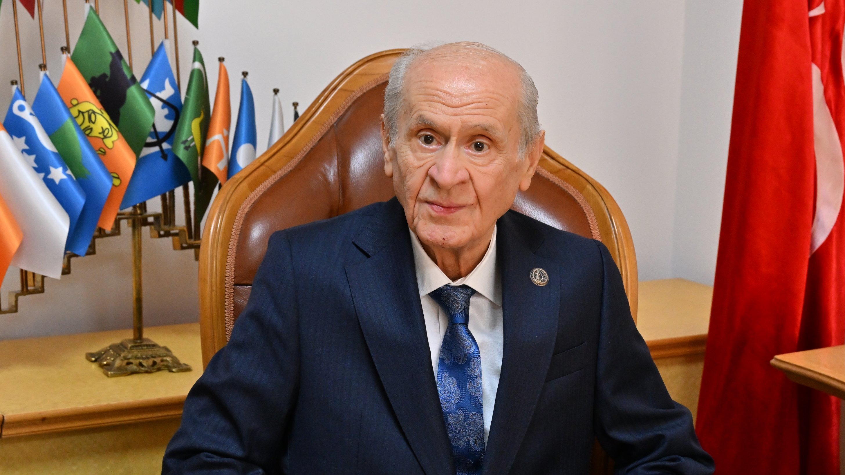 MHP lideri Bahçeli, Süleymaniye’de düzenlenen silah bırakma töreninin ardından yaptığı açıklamada, yaşanan gelişmeleri “milat” olarak nitelendirdi.