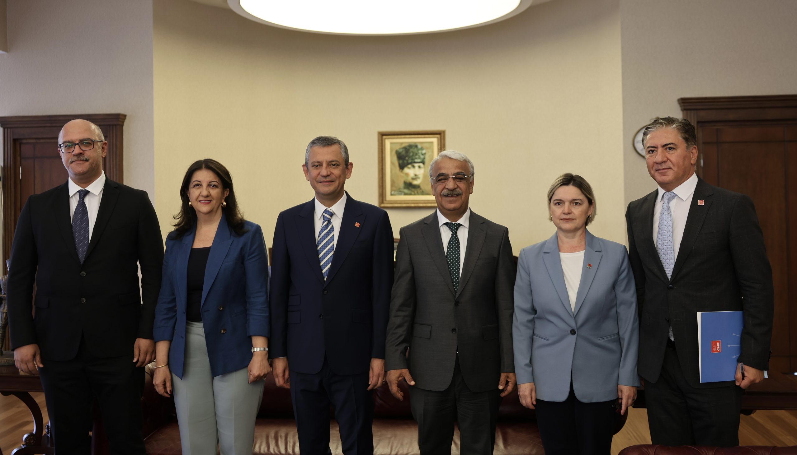 CHP-İmralı Heyeti görüşmesi sona erdi | 