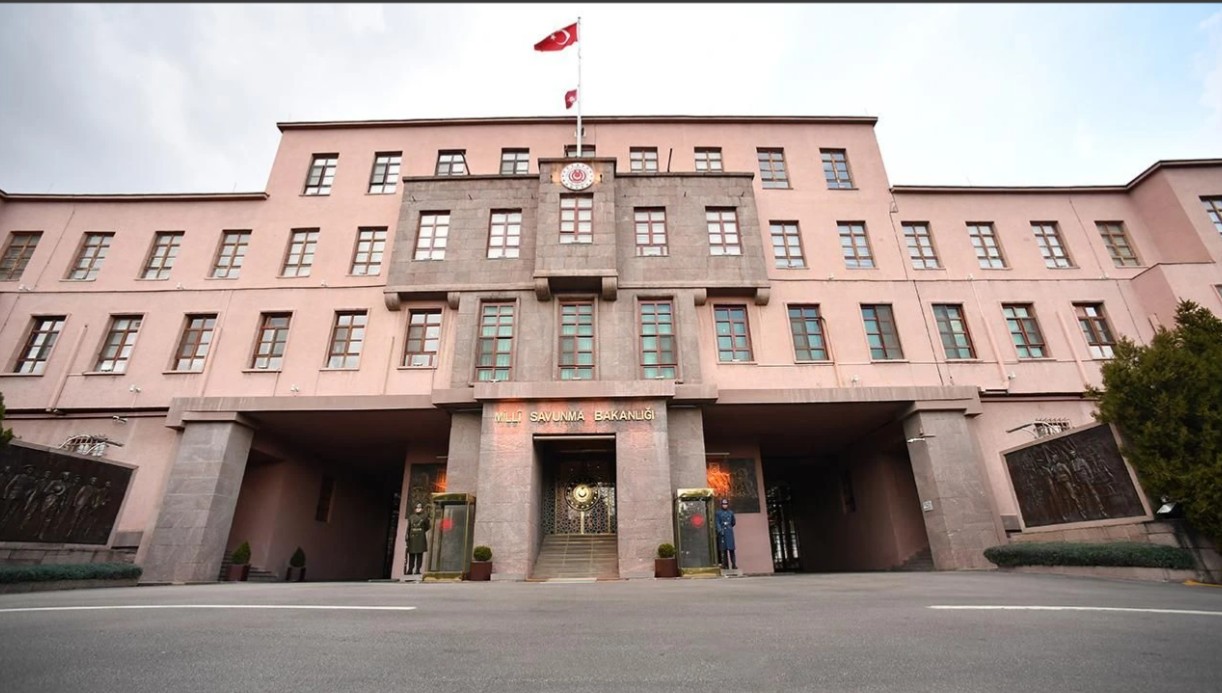 Savunma Bakanlığı, 852 Rakımlı Tepe’deki bir mağarada yürütülen arama-tarama faaliyetlerinde metan gazına maruz kalan askerlerden 3'ünün daha yaşamını yitirdiğini açıkladı.
