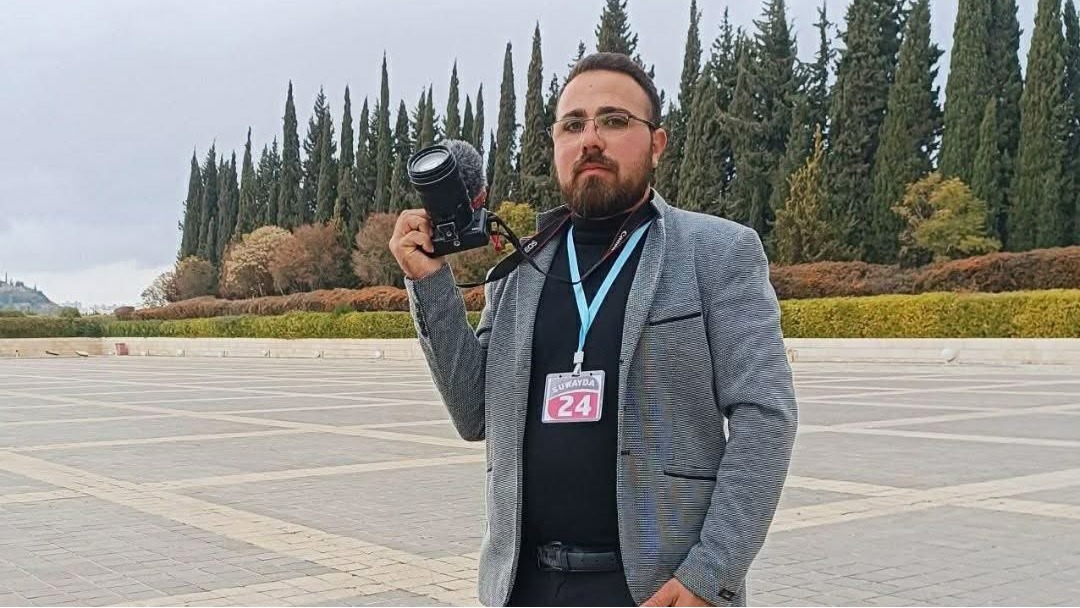 Süveyda’da Şam yönetimine bağlı güçlerin saldırıları sırasında köylerde yaşananları takip eden ve 14 Temmuz’dan bu yana kendisinden haber alınamayan Dürzi gazeteci Sari Mecid El Şufi'nin saldırılar sırasında öldürüldüğü açıklandı.