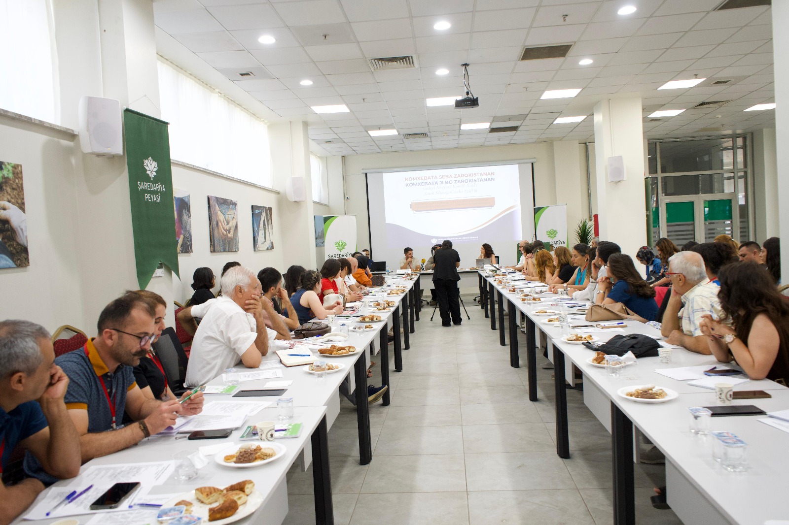 Kayapınar Belediyesi’nin “Çocuklar Özgür Toplumun Geleceğidir” temasıyla düzenlediği Zarokistan Çalıştayı’nın sonuç bildirgesi açıklandı. Bildirgede çok dilli eğitim, demokratik müfredat ve aile katılımına dikkat çekildi.