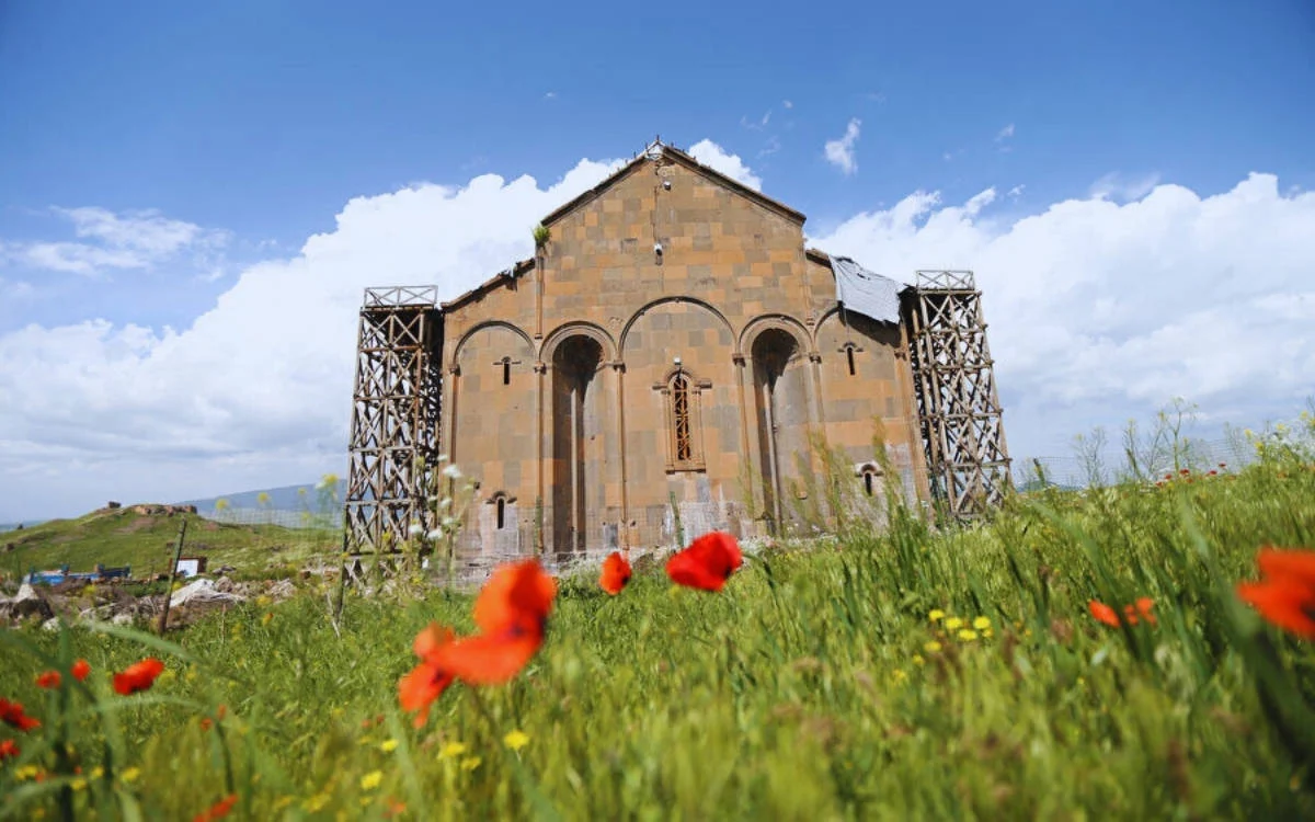 Kars kentinde Ermenistan sınırına çok yakın bir noktada yer alan ve tarihi 10. yüzyıla kadar uzanan Ani Antik Kenti’ndeki Ani Katedrali, UNESCO Dünya Kültür Mirası Listesi'nde bulunuyor.