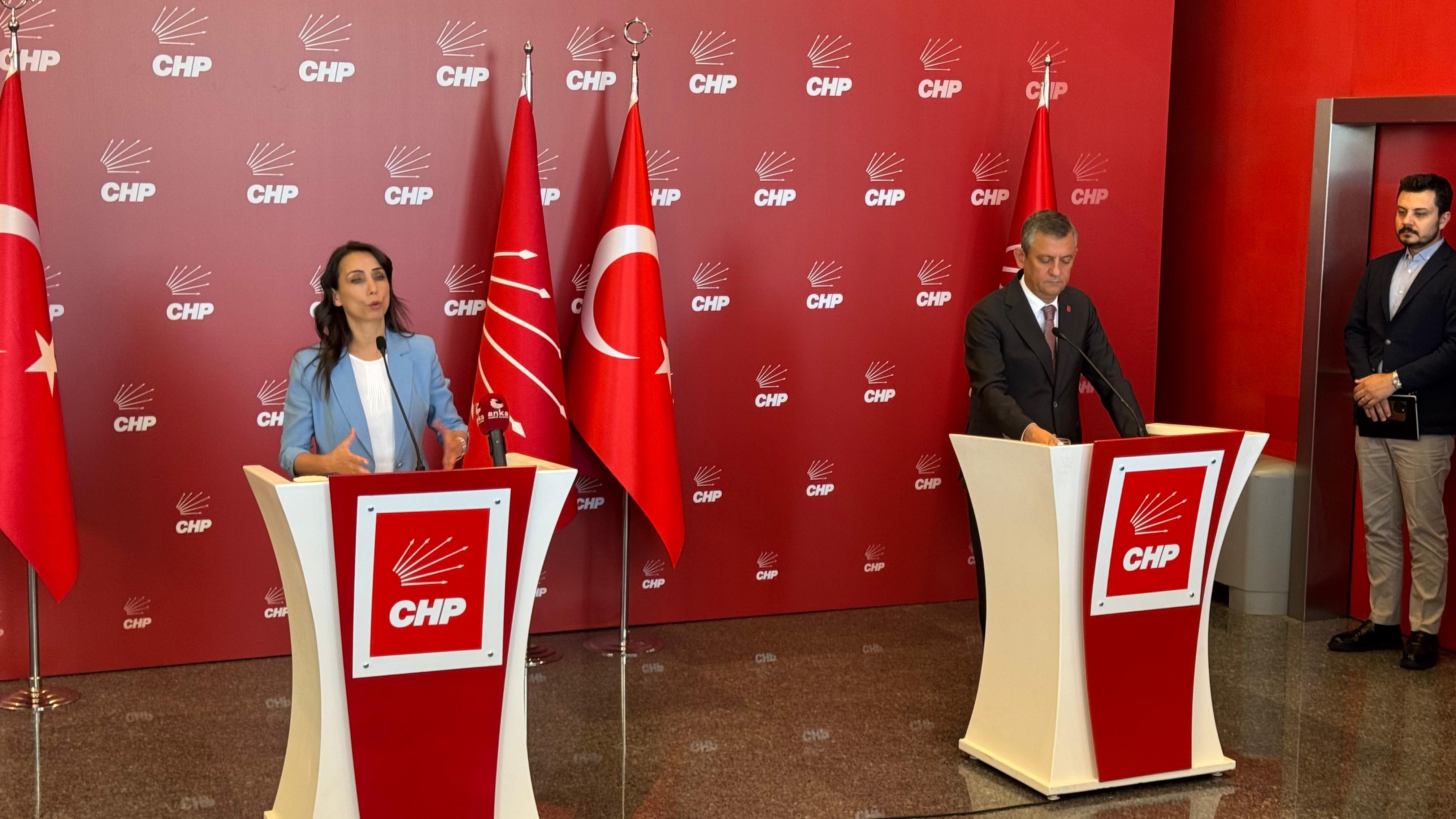 CHP Genel Başkanı Özel’i ziyaret eden DEM Parti Eş Genel Başkanı Tülay Hatimoğulları, CHP’li belediyelere düzenlenen operasyonların kayyum anlayışının devamı olduğunu söyledi ve soruşturmalara ilişkin komisyon kurulmasını önerdi.