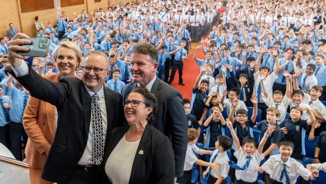 İşçi Partisi gençleri sandığa böyle çekmişti |
