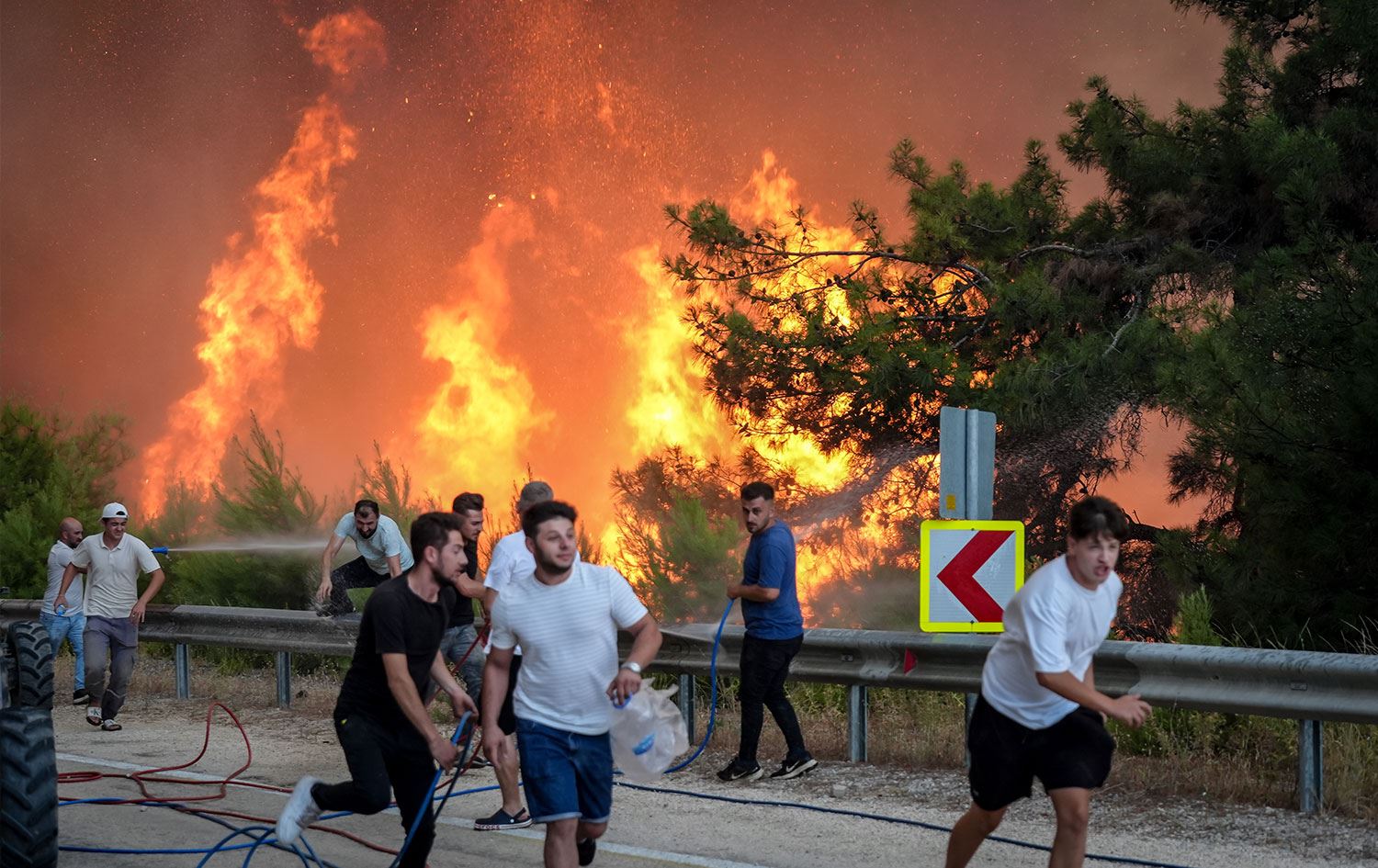 Biri itfaiyeci 4 kişi hayatını kaybetti I