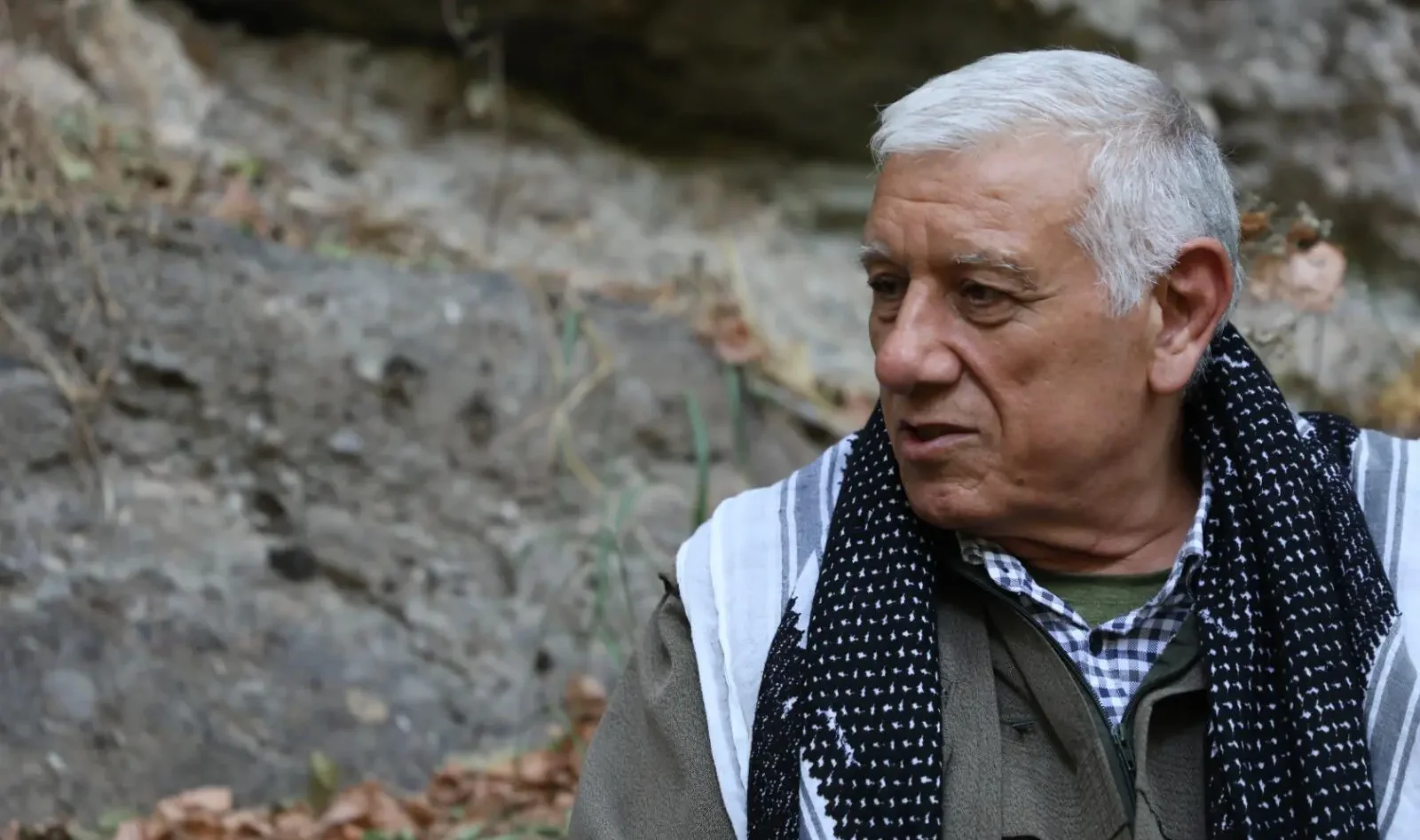 Yeni adımların atılabilmesi için Abdullah Öcalan'ın koşullarının değiştirilmesi gerektiğini belirten KCK Yürütme Konseyi Eşbaşkanı Cemil Bayık, "Kürtler öyle ne birilerinin iktidara gelmesini ne birinin iktidardan düşmesini esas alan bir yerdedir'' dedi.
